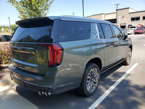 Used 2023 GMC Yukon XL Denali Ultimate AWD/4WD image 4