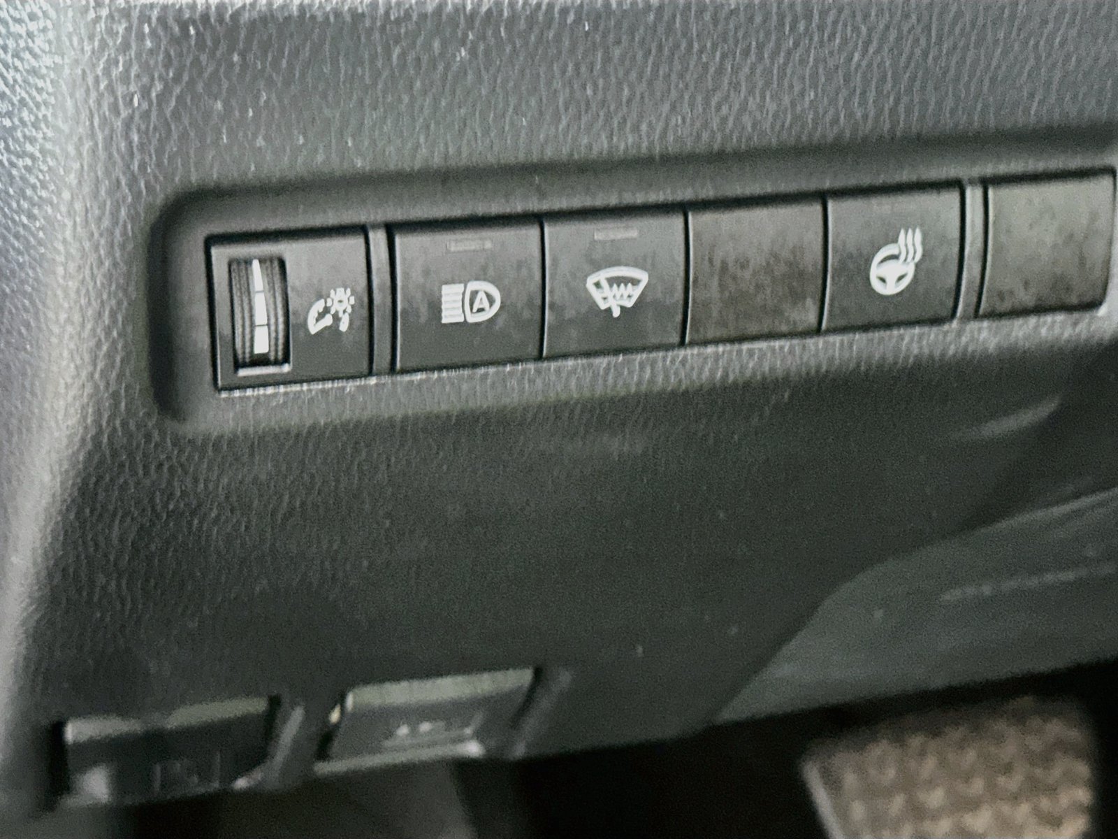 Certified 2021 Toyota RAV4 XLE w/ XLE Grade Weather Package AWD/4WD image 10