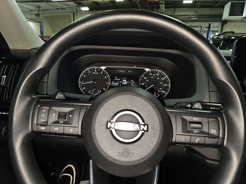 Used 2023 Nissan Pathfinder S image 37