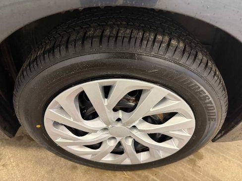 Used 2017 Toyota Corolla LE image 12