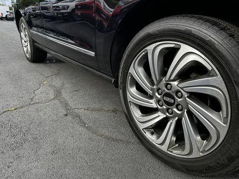 Certified 2023 Lincoln Navigator Reserve AWD/4WD image 11