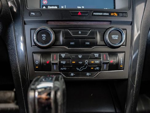 Used 2017 Ford Explorer XLT w/ Equipment Group 202A FWD image 25