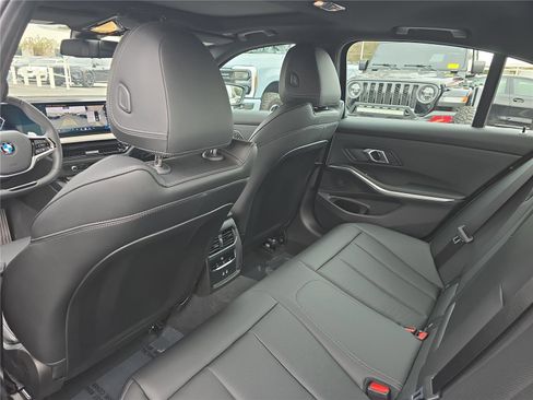 Used 2025 BMW 330i Sedan image 11