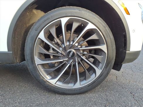 Used 2020 Lincoln Aviator Reserve w/ Equipment Group 202A image 9