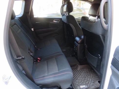 Used 2017 Jeep Grand Cherokee Laredo AWD/4WD image 21