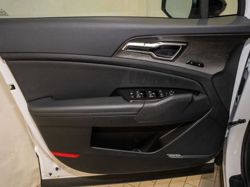 Certified 2025 Kia Sportage X-Pro image 12