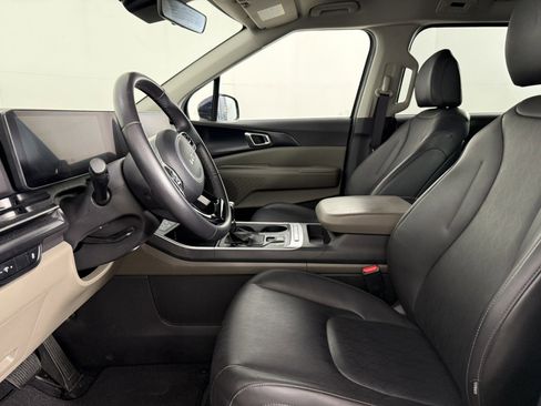 Used 2025 Kia Carnival FWD image 15