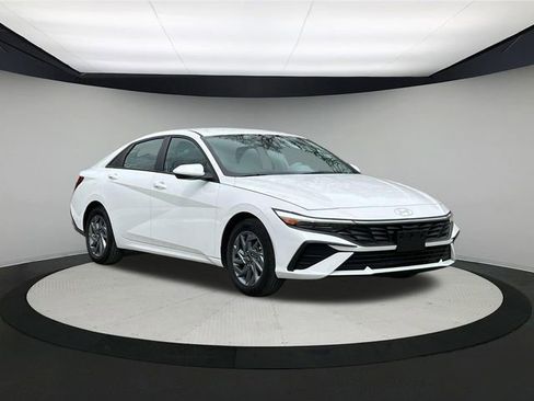 New 2024 Hyundai Elantra SEL image 11