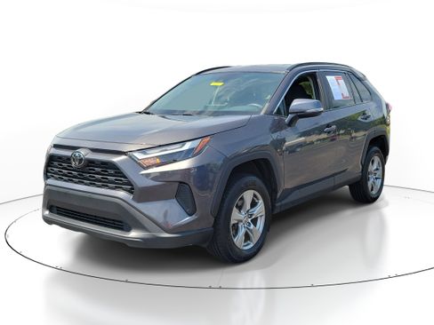 Used 2024 Toyota RAV4 XLE FWD image 2