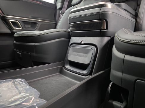 Used 2023 Rivian R1S Launch Edition image 33