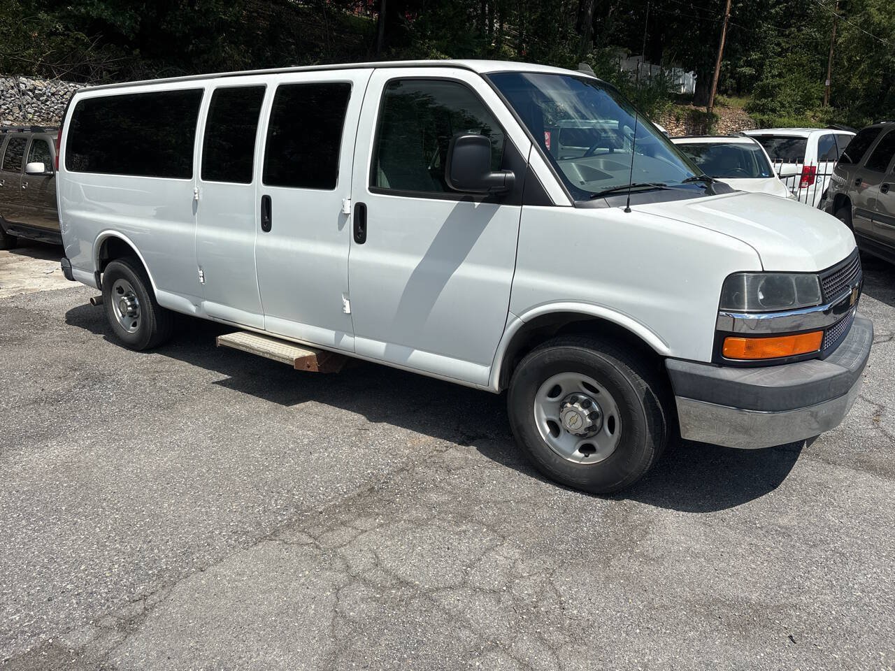 Used 2016 Chevrolet Express 3500 LT w/ LT Preferred Equipment Group RWD image 4