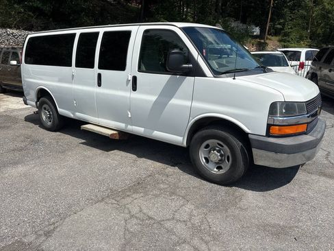 Used 2016 Chevrolet Express 3500 LT w/ LT Preferred Equipment Group RWD image 4