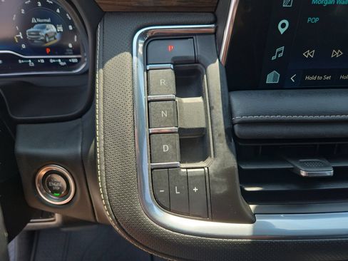 Used 2023 Chevrolet Tahoe Premier AWD/4WD image 23
