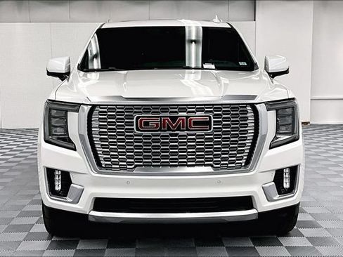 Used 2021 GMC Yukon Denali w/ Denali Premium Package AWD/4WD image 4