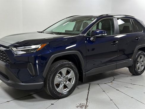 Used 2025 Toyota RAV4 XLE image 1