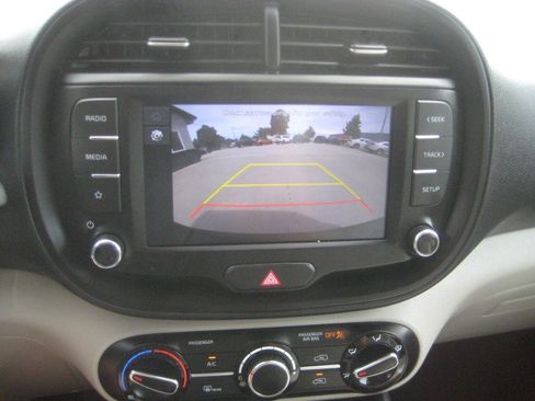 Used 2023 Kia Soul LX w/ LX Technology Package FWD image 13