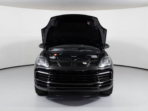 Used 2021 Porsche Cayenne Coupe image 8
