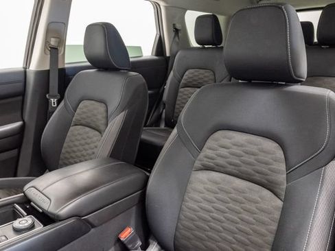 Used 2023 Nissan Pathfinder SV AWD/4WD image 9