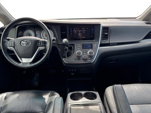 Used 2016 Toyota Sienna SE FWD image 12