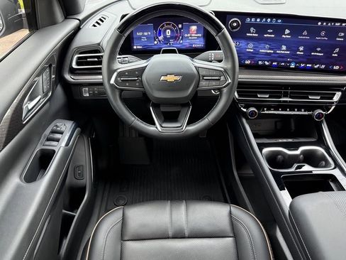 Used 2025 Chevrolet Traverse High Country w/ LPO, Floor Liner Package FWD image 17