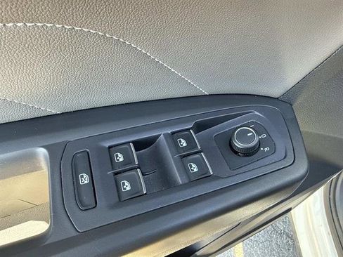 Used 2022 Volkswagen Atlas Cross Sport SE image 13