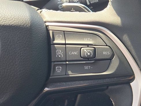Used 2023 Jeep Grand Cherokee Altitude AWD/4WD image 30