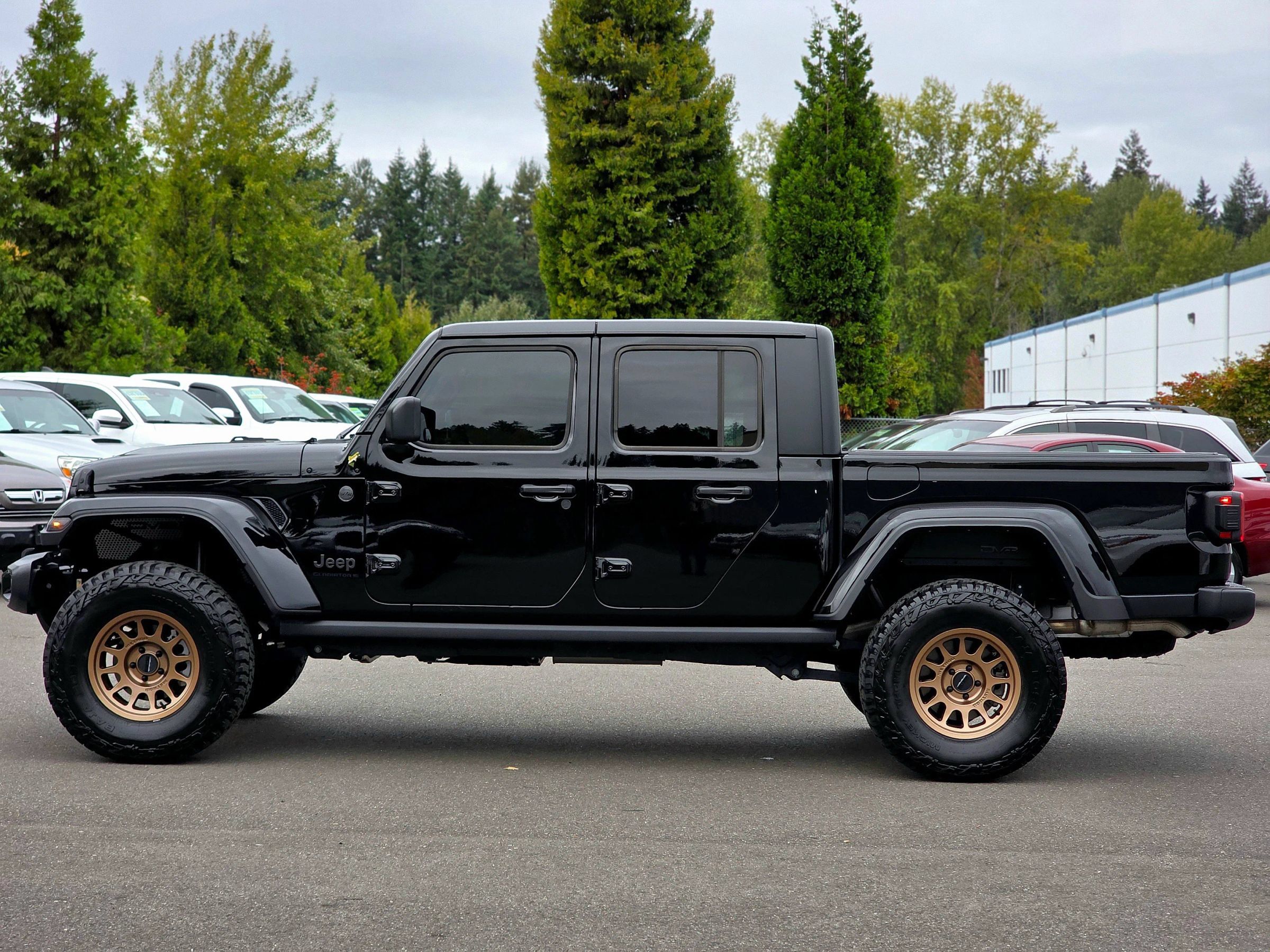 Used 2025 Jeep Gladiator Sport AWD/4WD image 9