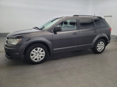 Used 2019 Dodge Journey SE FWD image 2