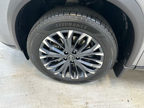 Certified 2025 Nissan Rogue SL w/ Tech Package AWD/4WD image 12