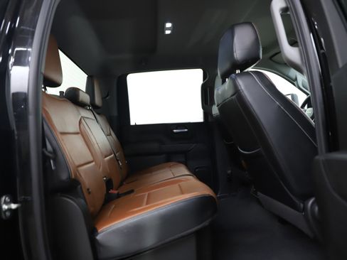 Used 2021 Chevrolet Silverado 2500 Custom w/ Custom Value Package image 12