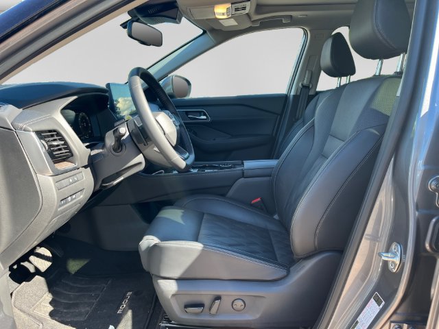 Certified 2026 Nissan Rogue Platinum w/ Tech Package AWD/4WD image 13