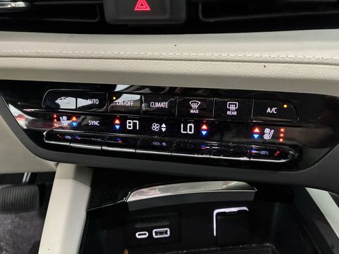 Used 2023 Buick Envision Avenir FWD image 10