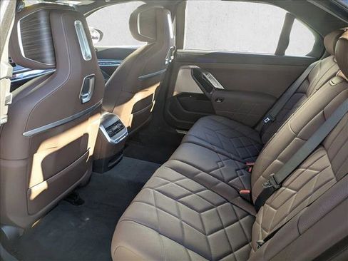 Certified 2024 BMW i7 xDrive60 w/ Executive Package image 18