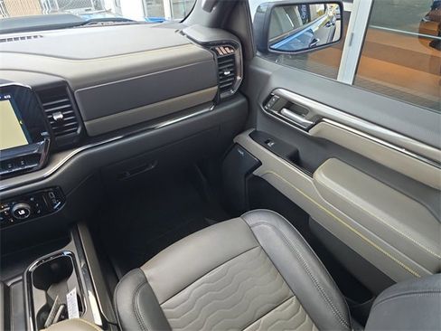 Used 2022 Chevrolet Silverado 1500 ZR2 w/ Technology Package image 14