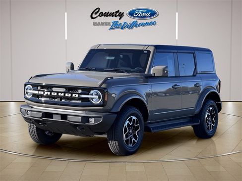 New 2025 Ford Bronco Outer Banks image 2