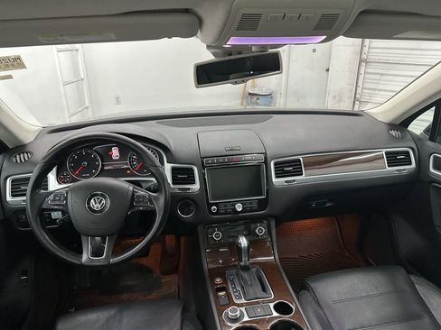 Used 2016 Volkswagen Touareg TDI image 22