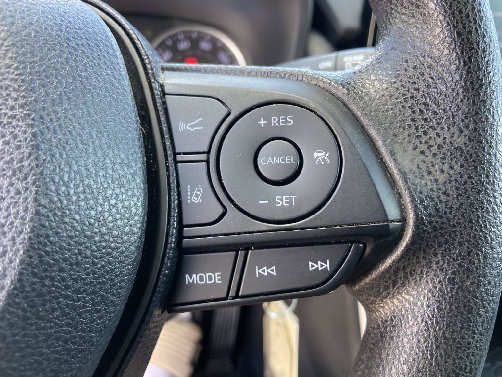Used 2020 Toyota RAV4 LE AWD/4WD image 31