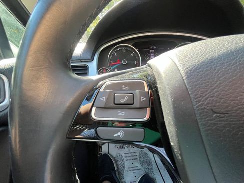 Used 2013 Volkswagen Touareg Executive AWD/4WD image 22