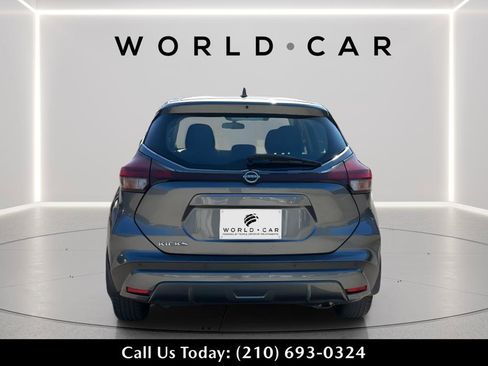 Used 2022 Nissan Kicks S FWD image 4