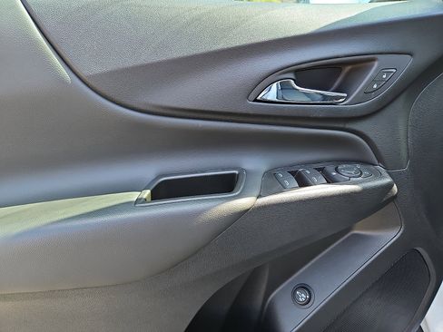 Used 2023 Chevrolet Equinox LT image 12