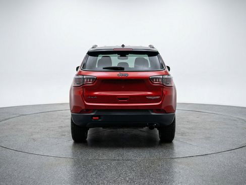 Used 2025 Jeep Compass Trailhawk AWD/4WD image 7