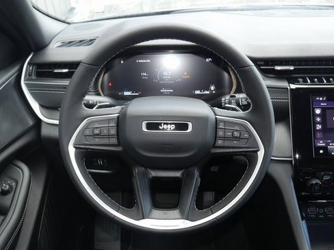 New 2025 Jeep Grand Cherokee Laredo X w/ Luxury Tech Group I image 18