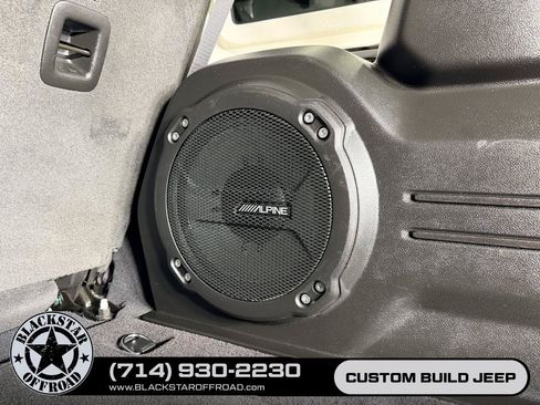Used 2024 Jeep Wrangler Unlimited Rubicon w/ Technology Group AWD/4WD image 31