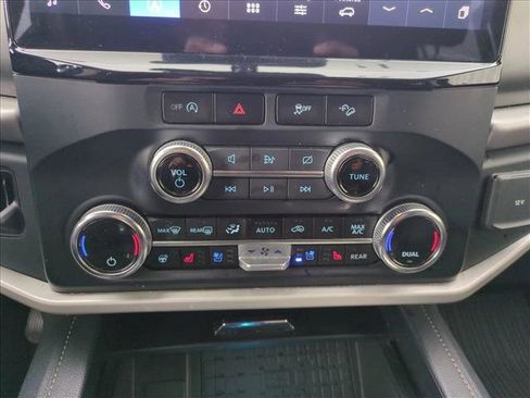 Used 2023 Ford Expedition XLT image 13