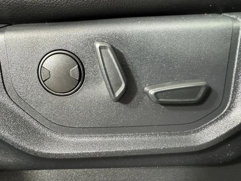 Used 2019 Ford F150 Lariat w/ Equipment Group 502A Luxury AWD/4WD image 35