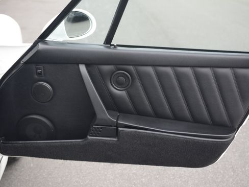 Used 1991 Porsche 911 Carrera image 32