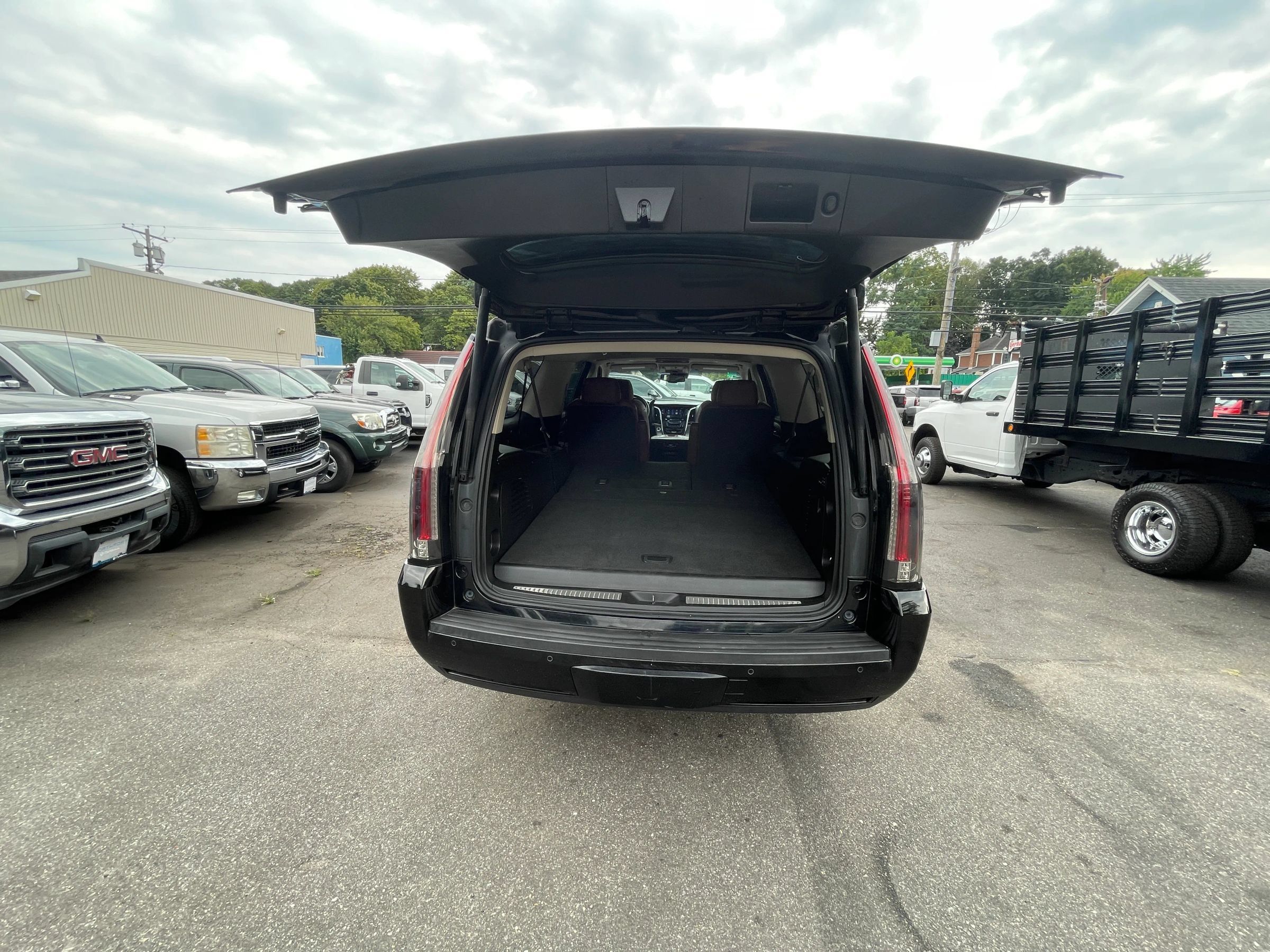 Used 2015 Cadillac Escalade ESV Luxury AWD/4WD image 27