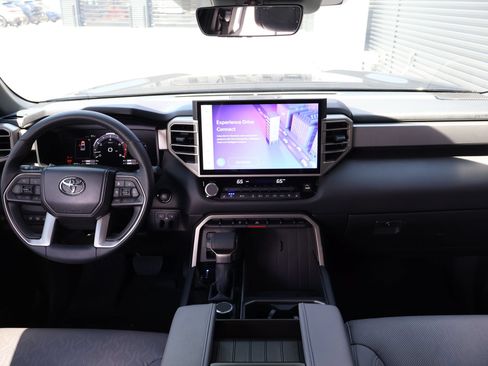 Used 2025 Toyota Tundra Limited AWD/4WD image 22