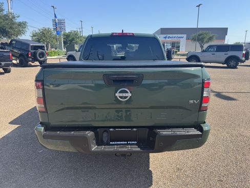 Used 2022 Nissan Frontier SV w/ Technology Package RWD image 3
