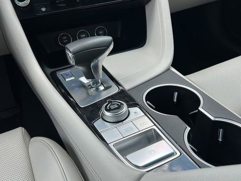 Used 2025 Genesis G70 2.5T RWD image 21